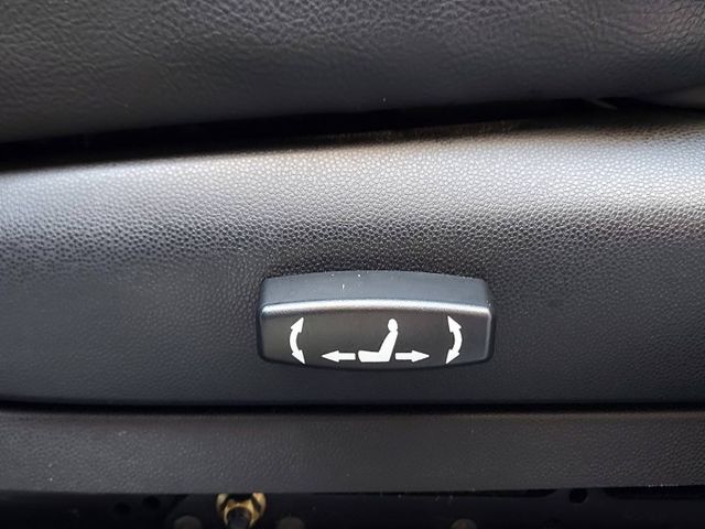 女用一手車~影音旗艦型~雙電滑門 天窗~原鈑件~車況佳!!!  第14張相片