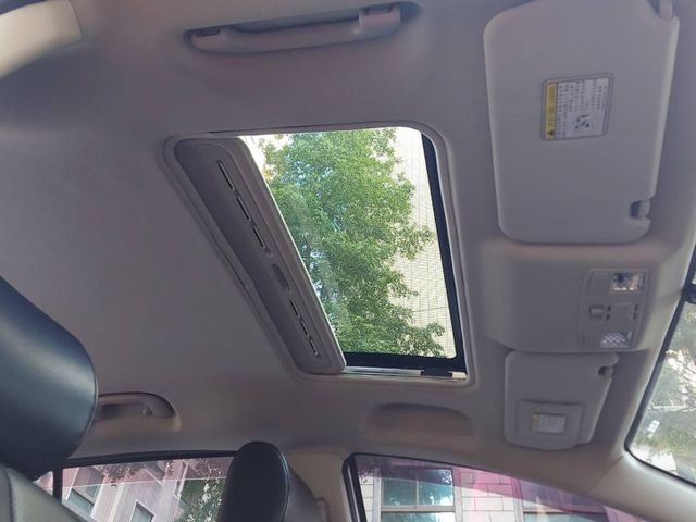 女用一手車~影音旗艦型~雙電滑門 天窗~原鈑件~車況佳!!!  第17張相片