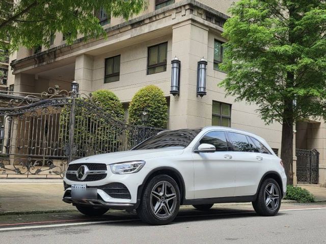GLC300 4MATIC~全景天窗  ACC 環景 摸門 AMG套件...~實車在店  第1張相片