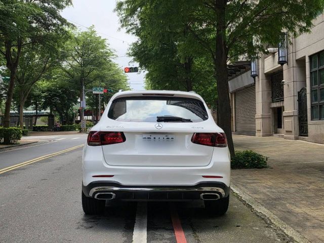 GLC300 4MATIC~全景天窗  ACC 環景 摸門 AMG套件...~實車在店  第3張相片