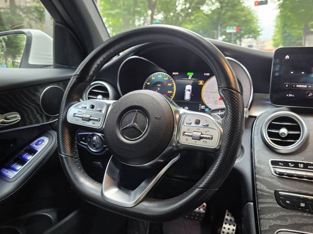 GLC300 4MATIC~全景天窗  ACC 環景 摸門 AMG套件...~實車在店  第6張相片