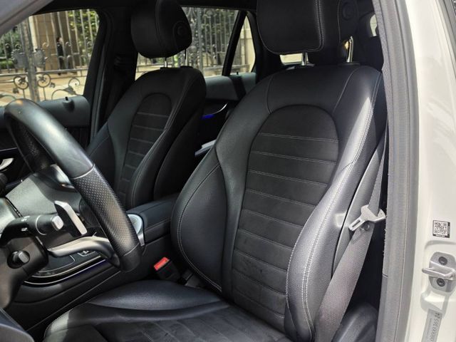 GLC300 4MATIC~全景天窗  ACC 環景 摸門 AMG套件...~實車在店  第9張相片