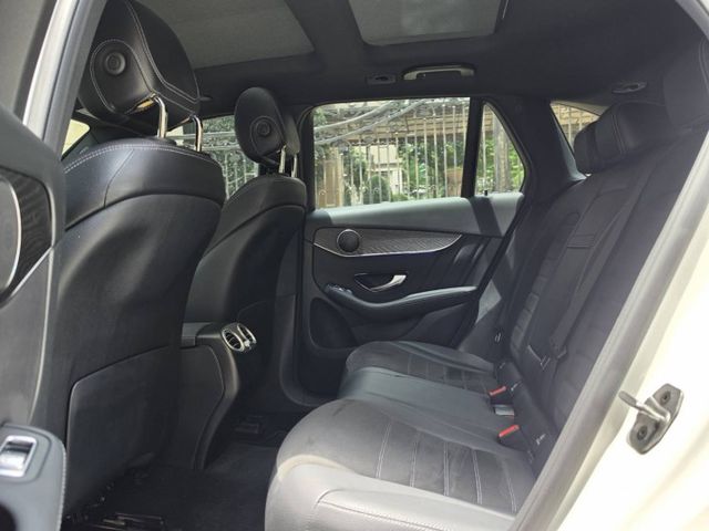 GLC300 4MATIC~全景天窗  ACC 環景 摸門 AMG套件...~實車在店  第10張相片
