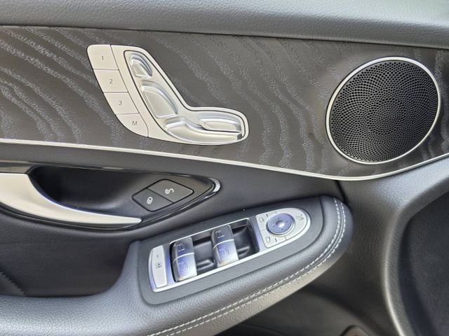 GLC300 4MATIC~全景天窗  ACC 環景 摸門 AMG套件...~實車在店  第14張相片