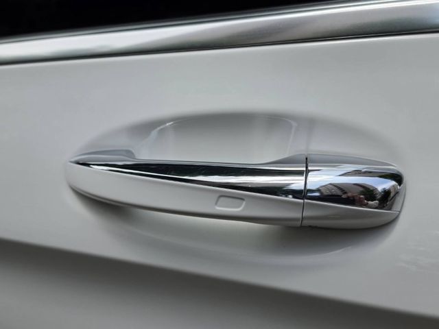 GLC300 4MATIC~全景天窗  ACC 環景 摸門 AMG套件...~實車在店  第16張相片