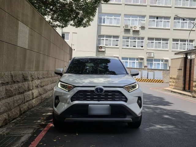油電旗艦型~里程3萬8少跑~實車在店  車況優!!  第2張相片