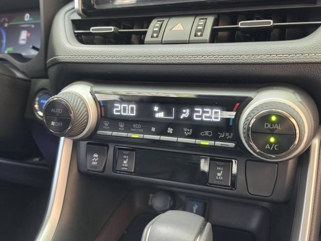 油電旗艦型~里程3萬8少跑~實車在店  車況優!!  第12張相片
