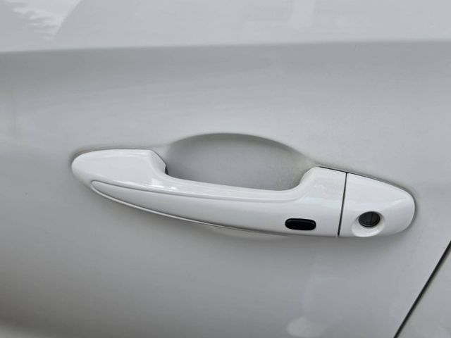 豪華版~女用一手車~里程4萬3 都在原廠保養~有i-key 恆溫 影音!!!  第12張相片