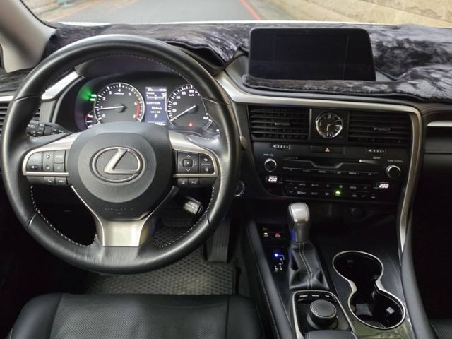 一手車~都在原廠保養~4顆輪胎剛換新 內外乾淨漂亮!!!  第4張相片