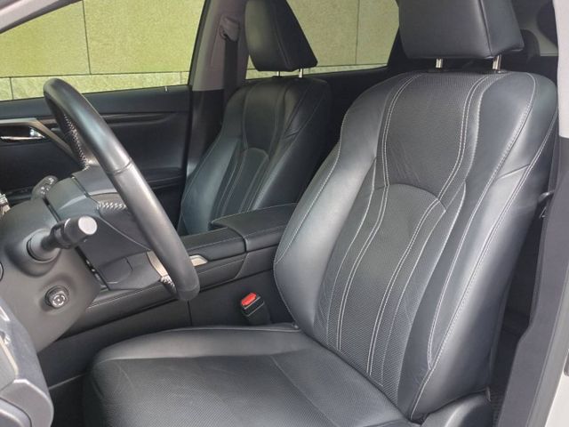 一手車~都在原廠保養~4顆輪胎剛換新 內外乾淨漂亮!!!  第8張相片