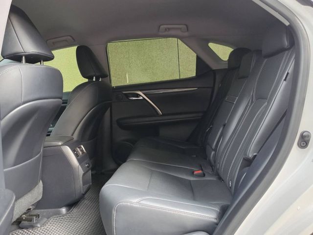一手車~都在原廠保養~4顆輪胎剛換新 內外乾淨漂亮!!!  第10張相片