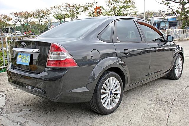 跑很少的漂亮房車 豪華配備安全性佳  第21張相片