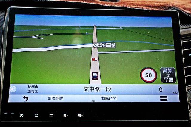 時尚房車操控性佳 天窗 互聯網影音系統  第14張相片