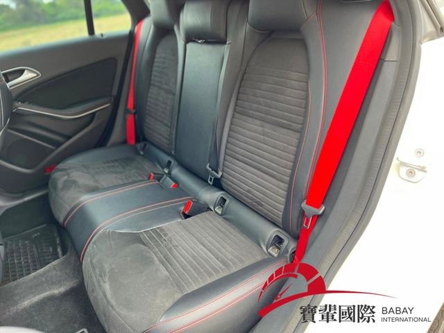紅色安全帶/全景天窗/倒車顯影/電動尾門  第8張相片