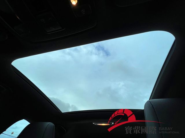 紅色安全帶/全景天窗/倒車顯影/電動尾門  第12張相片