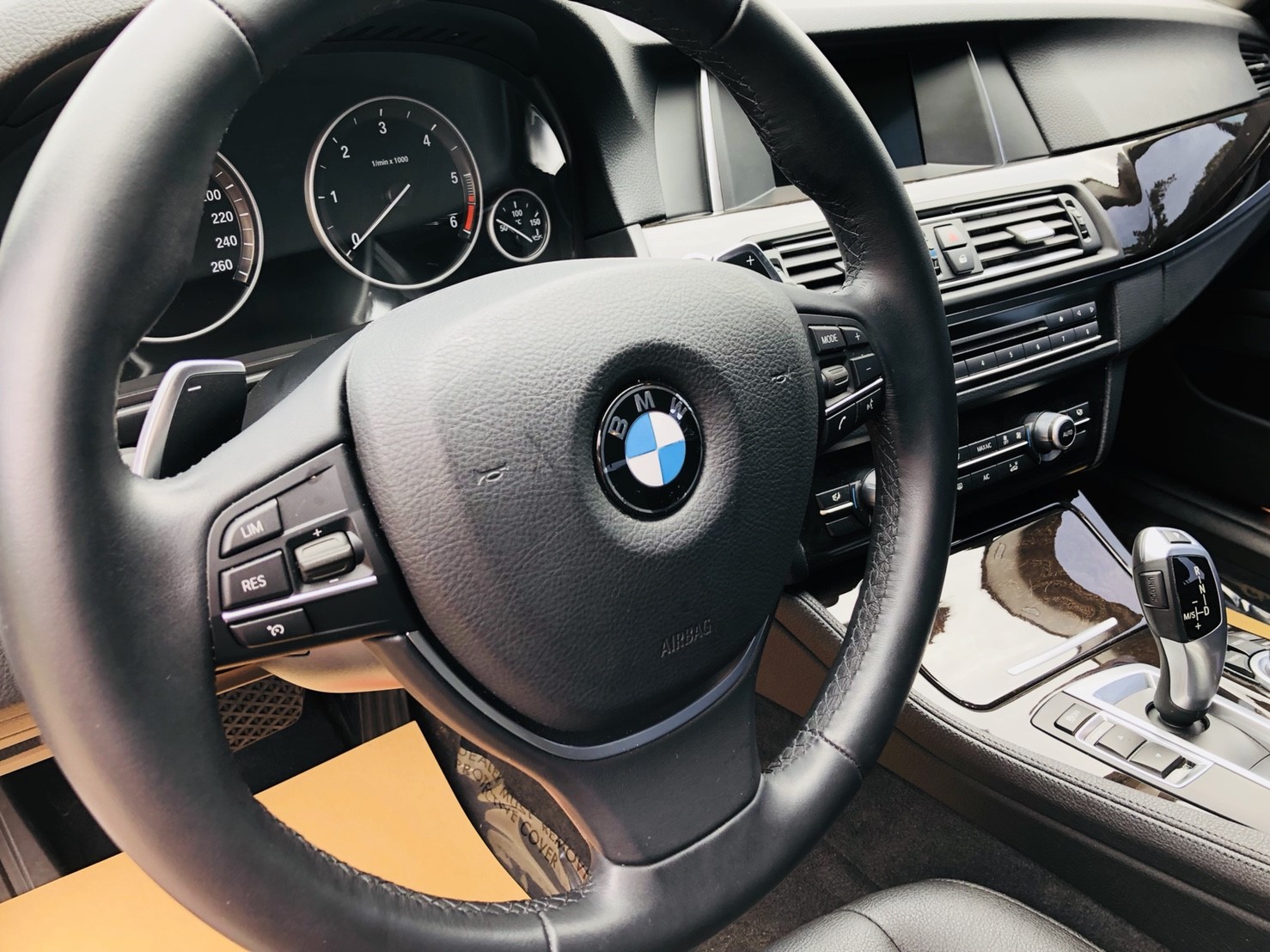 BMW 5 SERIES SEDAN F10 2014領牌 520D 小改款 天使眼 全原廠保養 僅跑2萬公里!!!!  第6張相片