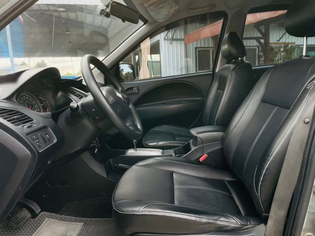 在地一手車！全車原版件！僅跑１０萬公里！定速、後出風口  第4張相片