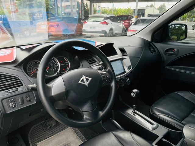 在地一手車！全車原版件！僅跑１０萬公里！定速、後出風口  第5張相片