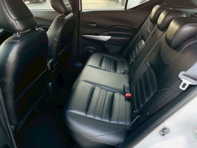 全車原版件！頂規、３６０度環景、盲點、僅跑5萬公里！  第16張相片
