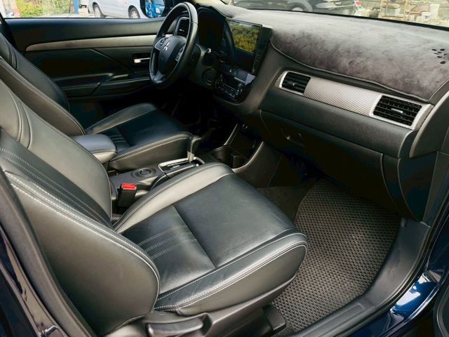 在地車！全車原版件！I-KEY、安卓機、倒車顯影、衛星導航  第11張相片