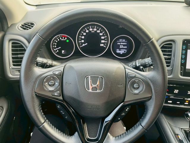 頂規  全車原鈑件 免鑰匙 倒車影像 衛星導航 定速  換檔撥片  ISOFIX  第5張相片
