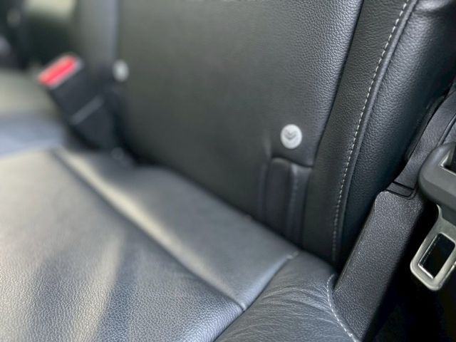 頂規  全車原鈑件 免鑰匙 倒車影像 衛星導航 定速  換檔撥片  ISOFIX  第11張相片