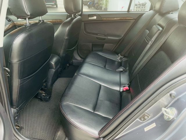 在地車  全車原版件  定速  倒車影像  衛星導航  第10張相片