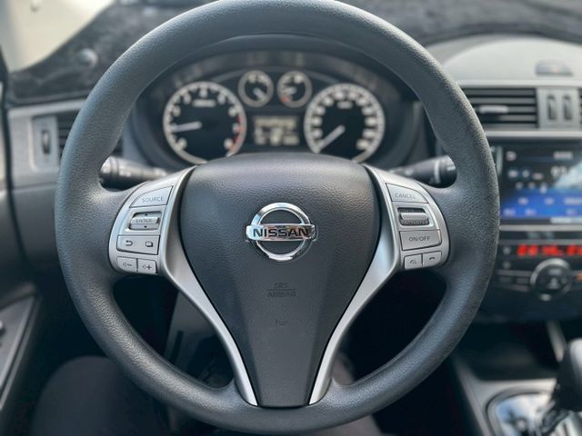 僅跑1萬多公里！新車保固中．．．原版鍵、頂規、I-KEY、定速、盲點、倒車顯影  第5張相片