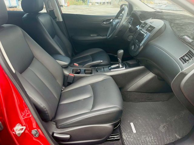 僅跑1萬多公里！新車保固中．．．原版鍵、頂規、I-KEY、定速、盲點、倒車顯影  第12張相片