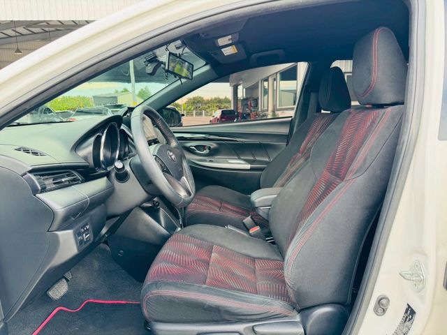 不敗經典小車  一年跑不到一萬公里✅I-KEY ✅恆溫空調✅兒童安全鎖✅導航✅藍芽✅倒車影像✅音響快撥鍵  第4張相片