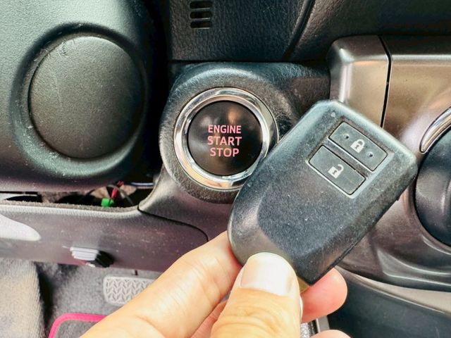 不敗經典小車  一年跑不到一萬公里✅I-KEY ✅恆溫空調✅兒童安全鎖✅導航✅藍芽✅倒車影像✅音響快撥鍵  第7張相片