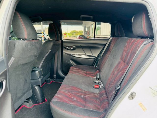 不敗經典小車  一年跑不到一萬公里✅I-KEY ✅恆溫空調✅兒童安全鎖✅導航✅藍芽✅倒車影像✅音響快撥鍵  第11張相片