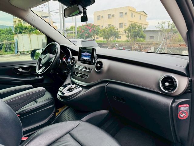 V250D、自用一手車、全車原版件、八人座、定速巡航、電動尾門、電動側滑門 、ISOFIT  第11張相片