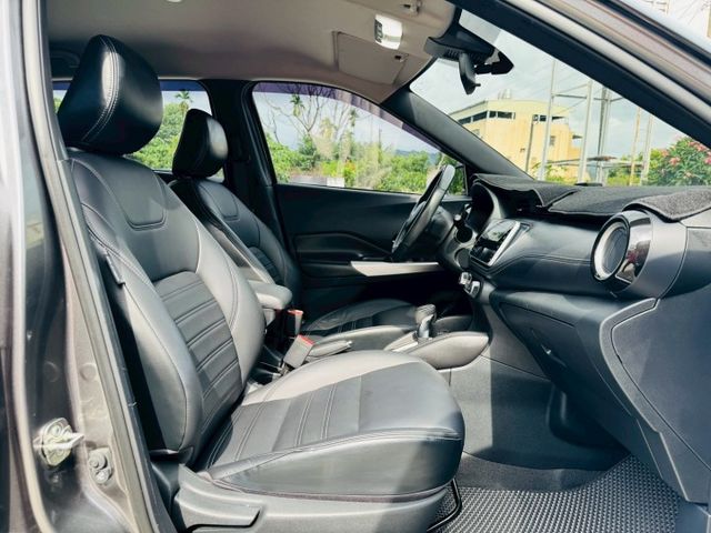 智行旗艦版、僅跑4萬公里、全車原版件、一手車女用車、環景系統、全原廠保養  第11張相片