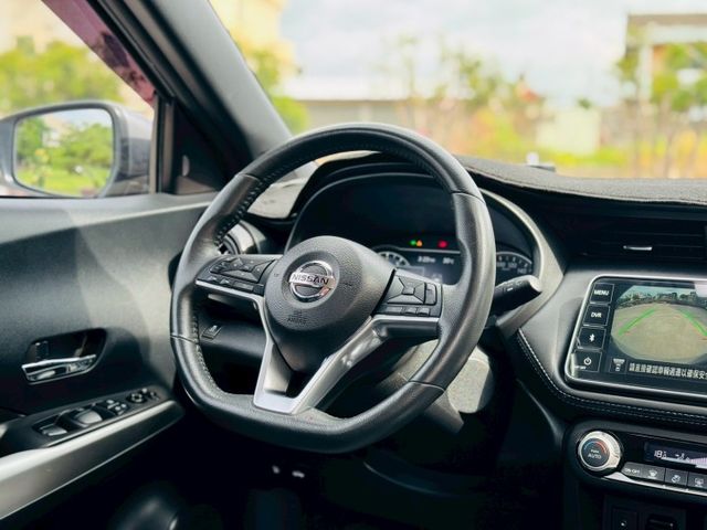 智行旗艦版、僅跑4萬公里、全車原版件、一手車女用車、環景系統、全原廠保養  第13張相片