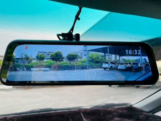 全原廠保養、全車原版件、僅跑3萬公里、定速、音響快控、環景系統、安卓機、電尾門、恆溫空調、電子後視鏡  第9張相片