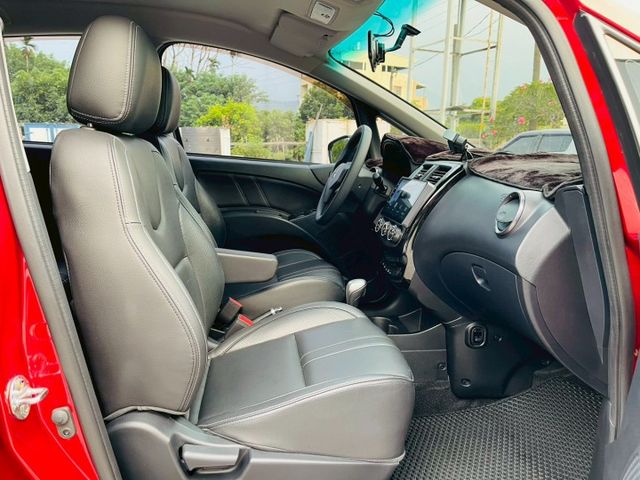 全原廠保養、全車原版件、僅跑3萬公里、定速、音響快控、環景系統、安卓機、電尾門、恆溫空調、電子後視鏡  第12張相片