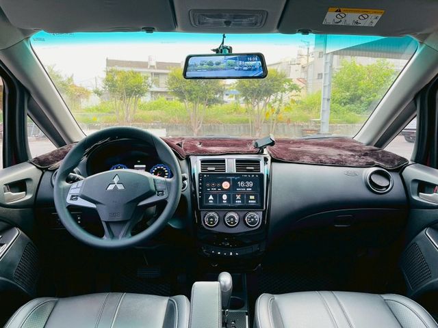 全原廠保養、全車原版件、僅跑3萬公里、定速、音響快控、環景系統、安卓機、電尾門、恆溫空調、電子後視鏡  第15張相片