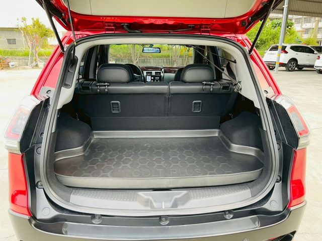 全原廠保養、全車原版件、僅跑3萬公里、定速、音響快控、環景系統、安卓機、電尾門、恆溫空調、電子後視鏡  第16張相片