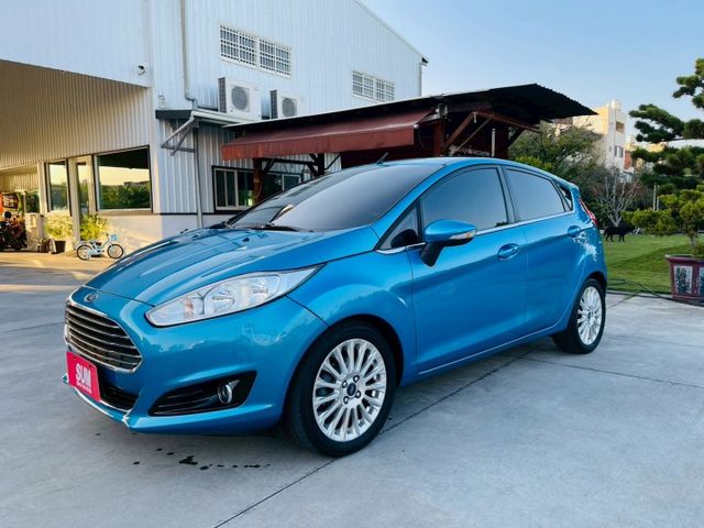 1.0渦輪增壓 運動型  全車原版件  省油省稅金 免鑰匙啟動  方向盤快控鍵 安卓機 倒車影像 衛星導航  第1張相片