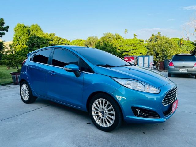 1.0渦輪增壓 運動型  全車原版件  省油省稅金 免鑰匙啟動  方向盤快控鍵 安卓機 倒車影像 衛星導航  第3張相片