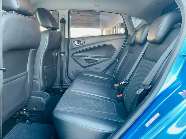 1.0渦輪增壓 運動型  全車原版件  省油省稅金 免鑰匙啟動  方向盤快控鍵 安卓機 倒車影像 衛星導航  第11張相片