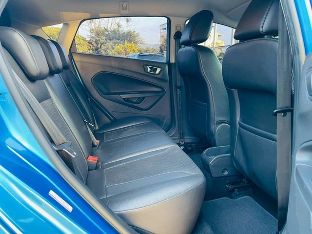 1.0渦輪增壓 運動型  全車原版件  省油省稅金 免鑰匙啟動  方向盤快控鍵 安卓機 倒車影像 衛星導航  第12張相片