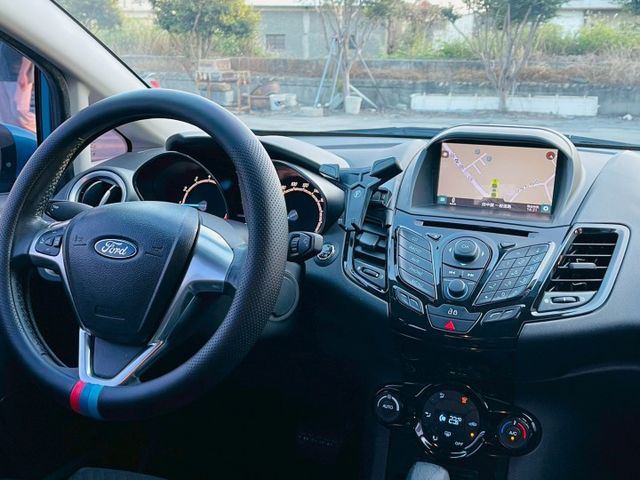 1.0渦輪增壓 運動型  全車原版件  省油省稅金 免鑰匙啟動  方向盤快控鍵 安卓機 倒車影像 衛星導航  第15張相片