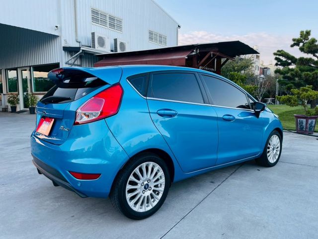 1.0渦輪增壓 運動型  全車原版件  省油省稅金 免鑰匙啟動  方向盤快控鍵 安卓機 倒車影像 衛星導航  第17張相片