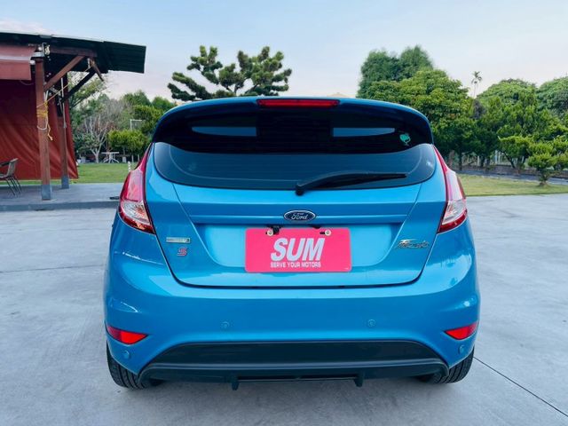 1.0渦輪增壓 運動型  全車原版件  省油省稅金 免鑰匙啟動  方向盤快控鍵 安卓機 倒車影像 衛星導航  第18張相片