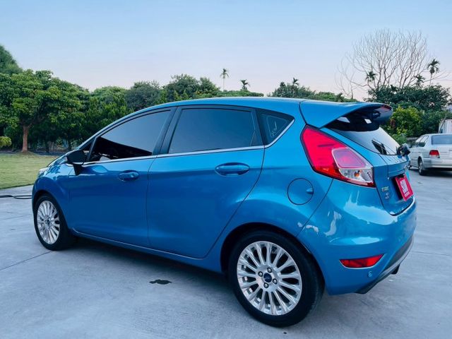 1.0渦輪增壓 運動型  全車原版件  省油省稅金 免鑰匙啟動  方向盤快控鍵 安卓機 倒車影像 衛星導航  第19張相片