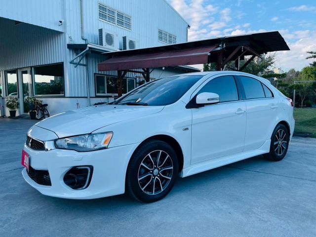 日本原裝進口、HID轉向頭燈、大燈自動清洗、7安氣囊、換檔撥片、  第1張相片