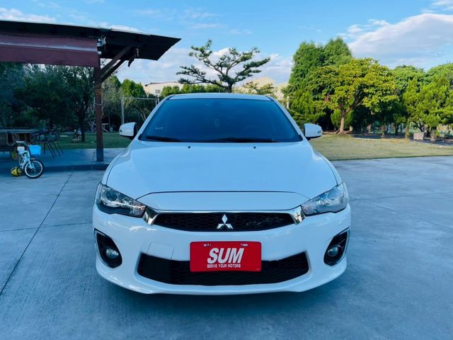 日本原裝進口、HID轉向頭燈、大燈自動清洗、7安氣囊、換檔撥片、  第2張相片