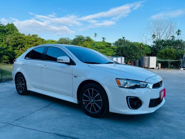 日本原裝進口、HID轉向頭燈、大燈自動清洗、7安氣囊、換檔撥片、  第3張相片